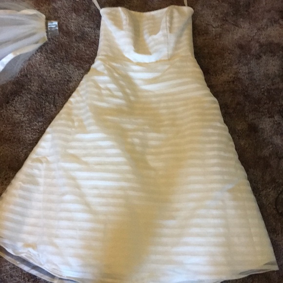 Beautiful wedding dress, perfect condition - Picture 3 of 3